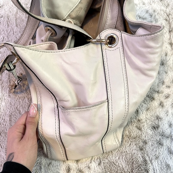 Michael Kors White Purse - Picture 6 of 15